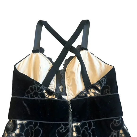 Saylor Black Velvet Cutout Dress Deep V-Neck Cocktail Date Flattering Size Small - Picture 7 of 12